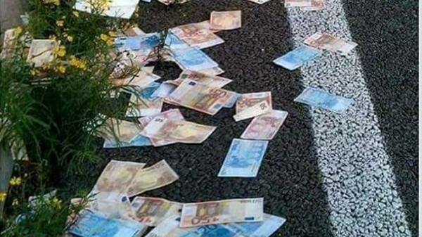 Κάποιος έκανε πλάκα με χαρτονομίσματα στην Ολυμπία Οδό