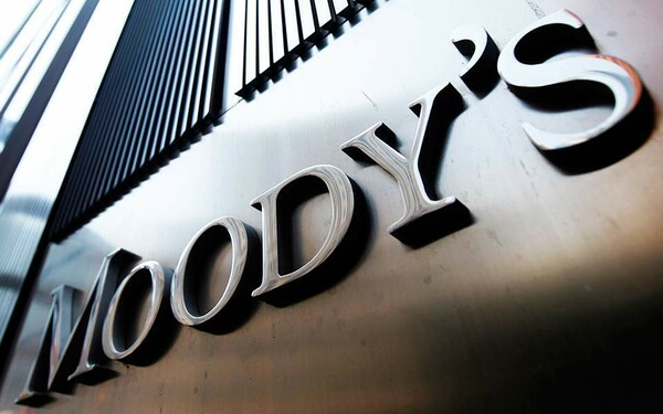 Κατά δύο βαθμίδες αναβάθμισε η Moody's το ελληνικό αξιόχρεο
