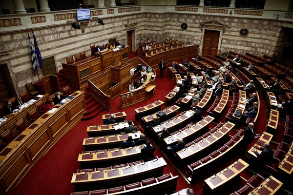 Πολιτικό θρίλερ η ψήφιση για την ταυτότητα φύλου- Τα «Ναι» και τα «Όχι» μέχρι τώρα