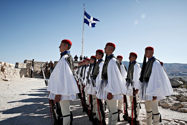 Η Αθήνα γιόρτασε στην Ακρόπολη την 73η επέτειο απελευθέρωσης από τους Ναζί