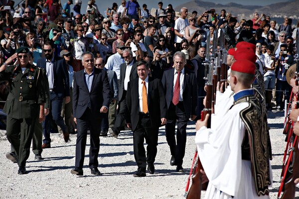 Η Αθήνα γιόρτασε στην Ακρόπολη την 73η επέτειο απελευθέρωσης από τους Ναζί