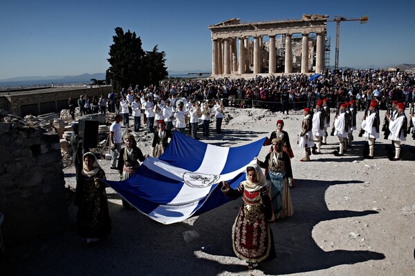 Η Αθήνα γιόρτασε στην Ακρόπολη την 73η επέτειο απελευθέρωσης από τους Ναζί