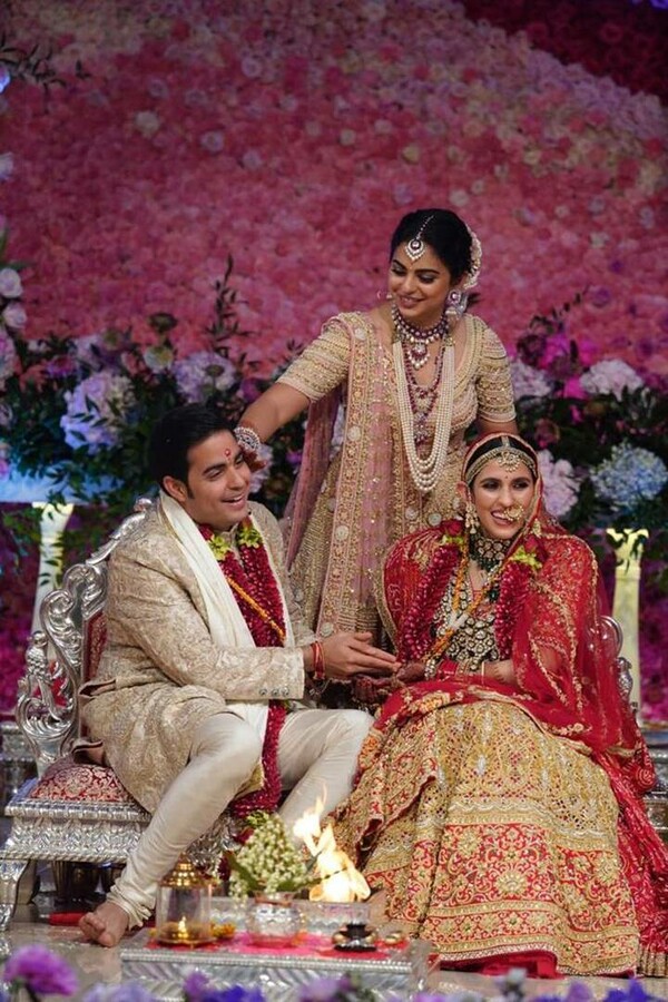 Το διεθνές τζετ σετ στον γάμο του γιου του πλουσιότερου ανθρώπου στην Ινδία