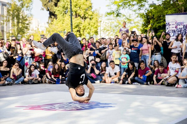 Ένας ξεχωριστός 1vs1 διαγωνισμός street dance έρχεται στις πίστες όλου του κόσμου. Ετοιμάσου να γίνεις κριτής στο Red Bull Dance Your Style!