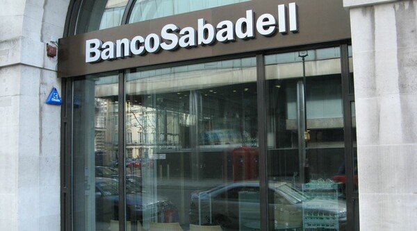 Banco de Sabadell: Η 5η μεγαλύτερη τράπεζα της Ισπανίας αποχωρεί από την Καταλονία