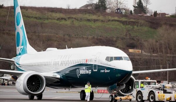 Η Boeing καθηλώνει ολόκληρο τον στόλο των 737 MAX