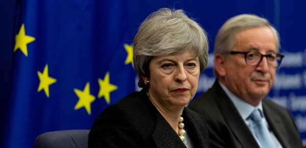 Συμβιβασμός στο Brexit- Τι συμφώνησαν τελευταία στιγμή Μέι και Γιούνκερ