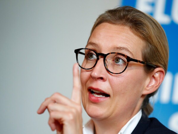Alice Weidel: Η ανοιχτά ομοφυλόφιλη οικονομολόγος που έγινε το πρόσωπο κλειδί των ακροδεξιών της Γερμανίας