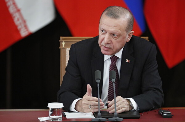Το ΥΠΕΞ απαντά στον Ερντογάν: «Εξισώνει τις τουρκικές παραβιάσεις με τις επιχειρήσεις αναχαίτισης»