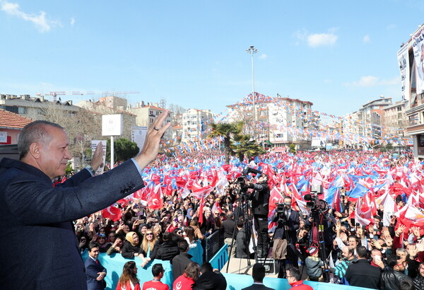 Ο Ερντογάν έδειξε σκηνές από την επίθεση στη Νέα Ζηλανδία σε προεκλογική συγκέντρωση