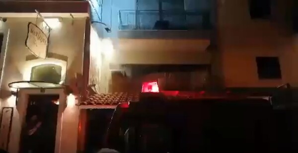 Πανικός στην Πάτρα: Διαμέρισμα έπιασε φωτιά από μαγειρικό σκεύος