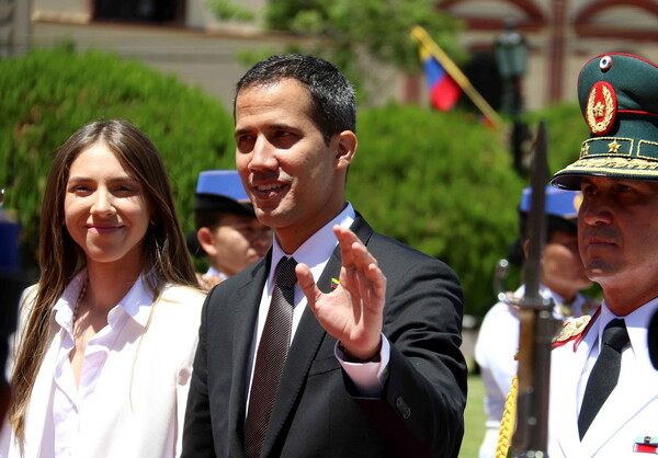 Ο Γκουαϊδό ανακοίνωσε την επιστροφή του στη Βενεζουέλα