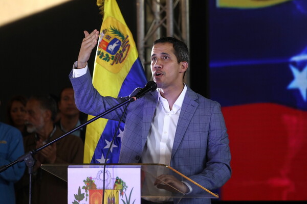 Ο Γκουαϊδό ανακοίνωσε μια «νέα φάση» εκδίωξης του Μαδούρο - Θα περιοδεύσει σε όλη τη χώρα