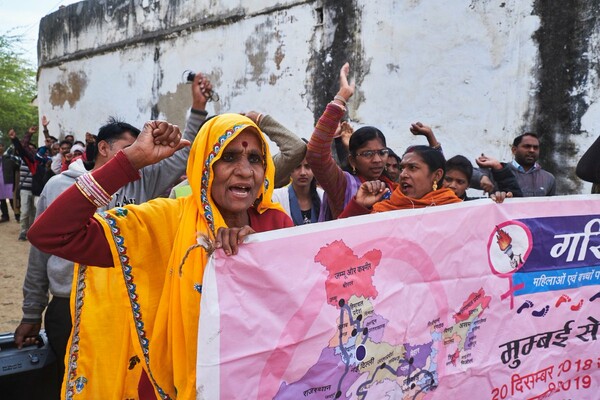 Ινδία: Χιλιάδες θύματα βιασμών διαδηλώνουν στο Νέο Δελχί