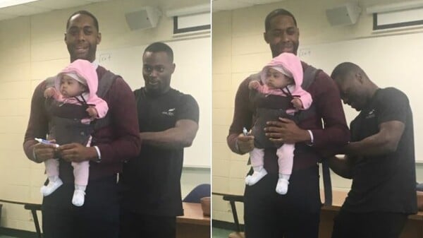 Καθηγητής κράτησε αγκαλιά το μωρό φοιτητή στη διάρκεια του μαθήματος επειδή δεν έβρισκε νταντά