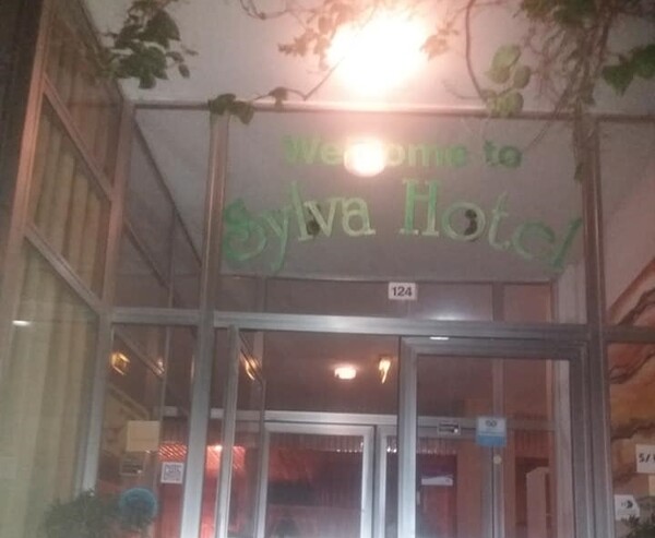 Ξενοδόχος στη Λεμεσό πέταξε έξω ανάπηρη γυναίκα