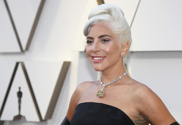 Όσκαρ 2019: Η Lady Gaga φόρεσε το μεγαλύτερο κίτρινο διαμάντι στον κόσμο