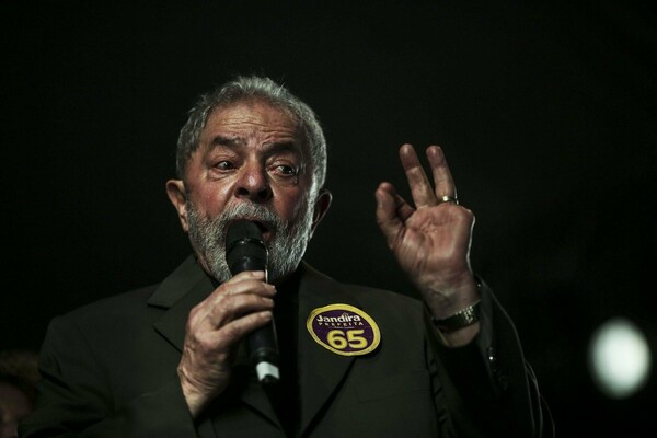 Βραζιλία: Εκτός φυλακής ο Λούλα για την κηδεία του 7χρονου εγγονού του