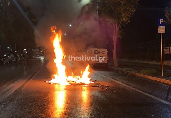 Θεσσαλονίκη: Άγνωστοι επιτέθηκαν με μολότοφ σε αστυνομικούς