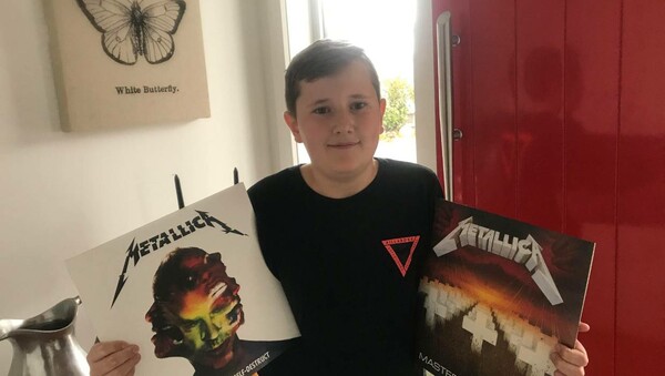 Η πρωθυπουργός της Νέας Ζηλανδίας έκανε δώρο σε 12χρονο εισιτήρια για τους Metallica