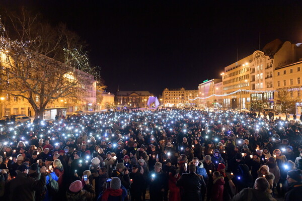 Χιλιάδες Πολωνοί στους δρόμους διαδηλώνουν για τη δολοφονία του δημάρχου του Γκντασκ