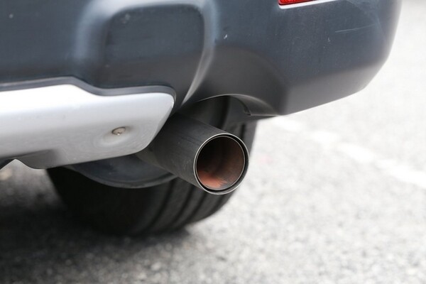 Σχεδόν οι μισοί πρόωροι θάνατοι οφείλονται στις εκπομπές ρύπων των πετρελαιοκίνητων