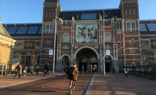Μουσείο Rijksmuseum: «Ντροπή που δεν επιστρέψαμε ήδη τα κλεμμένα αντικείμενα»