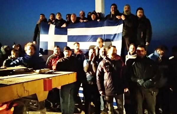 Μυτιλήνη: Πώς ξεκίνησε η διαμάχη για τον μεταλλικό σταυρό σε ακτή και γιατί κατηγορούνται οι 36