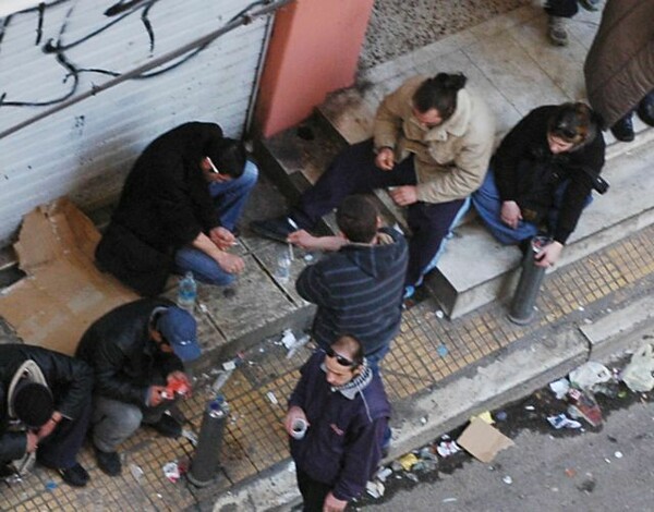 «Όχι» στους χώρους ελεγχόμενης χρήσης ναρκωτικών στις γειτονιές, λένε σύλλογοι της Αθήνας