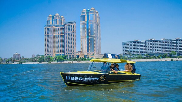 Με «θαλάσσια ταξί» επιχειρεί η Uber να αποσυμφορήσει τη Μουμπάι