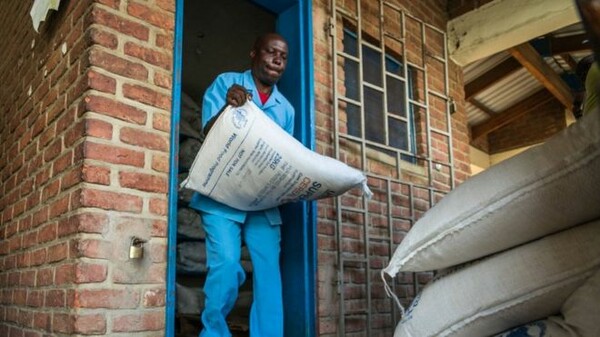 Ουγκάντα: Δύο νεκροί και δεκάδες νοσηλεύονται αφού έφαγαν δημητριακά που χορηγούσε o ΟΗΕ