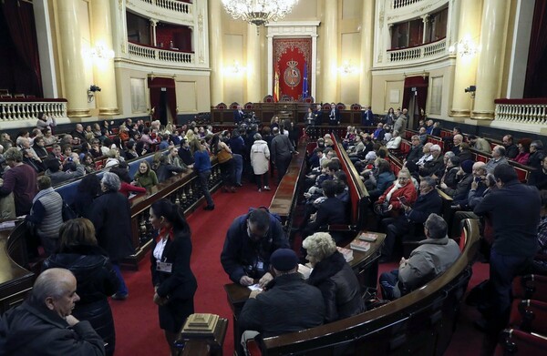 Ισπανία: Το ακροδεξιό κόμμα Vox μπλόκαρε διακήρυξη κατά της ομοφοβίας από τη Γερουσία