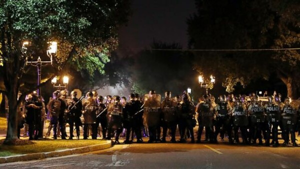 23 συλλήψεις στο Σεντ Λούις μετά τα επεισόδια αστυνομίας και διαδηλωτών -Οι U2 ακύρωσαν συναυλία τους