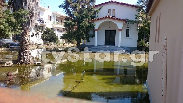 Σε κατάσταση έκτακτης ανάγκης η Χαλκίδα- Κάτοικοι εγκαταλείπουν τα σπίτια τους