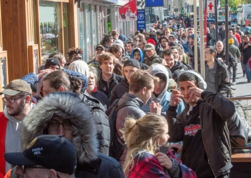Καναδάς: Ουρές έξω από τα πρώτα ιδιωτικά καταστήματα πώλησης κάνναβης