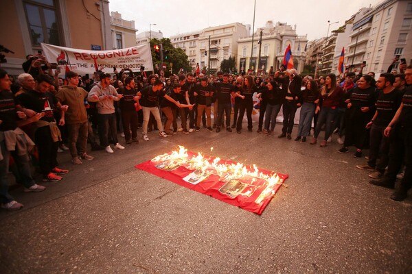 Γενοκτονία Αρμενίων: Πορεία μνήμης από την Αρμενική Κοινότητα στο κέντρο της Αθήνας