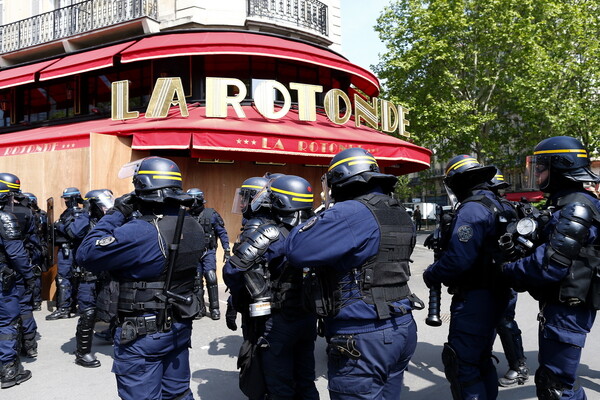 Σοβαρά επεισόδια στο Παρίσι για την Πρωτομαγιά - Black Blocs και Κίτρινα Γιλέκα συγκρούστηκαν με την αστυνομία