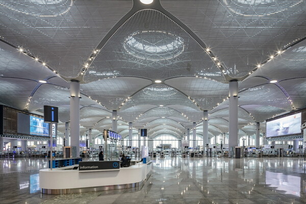 Το γιγαντιαίο αεροδρόμιο της Κωνσταντινούπολης άνοιξε - Οι πρώτες εικόνες και οι πρώτοι επιβάτες