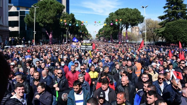 Αλβανία: Μεγάλες διαδηλώσεις κατά Ράμα - Σοβαρά επεισόδια