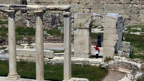 Τρίωρη στάση εργασίας πραγματοποιούν οι αρχαιοφύλακες