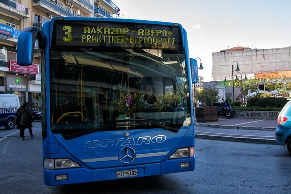 Άντρας επιτέθηκε σε γυναίκα και τραυμάτισε οδηγό λεωφορείου στη Λάρισα