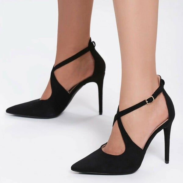 Ανακαλύψαμε τα πιο κομψά και προσιτά παπούτσια για τις εξόδους των γιορτών