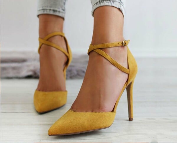 Ανακαλύψαμε τα πιο κομψά και προσιτά παπούτσια για τις εξόδους των γιορτών