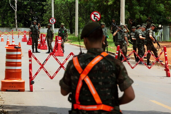 Στρατιώτες γάζωσαν αυτοκίνητο οικογένειας στη Βραζιλία γιατί το μπέρδεψαν με όχημα ληστών