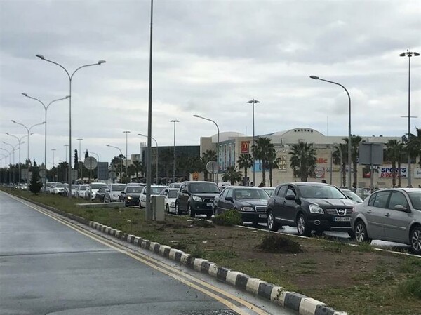 Κύπρος: Εκκενώθηκαν Mall και αεροπλάνο στη Λάρνακα μετά από απειλές για βόμβα