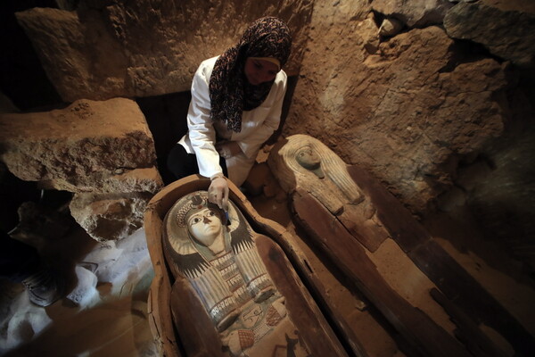 Στο φως τάφος και σαρκοφάγοι ιερέων της αρχαίας Αιγύπτου - Μοναδικά ευρήματα κοντά στις Πυραμίδες