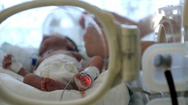 Γυναίκα εγκεφαλικά νεκρή για 3 μήνες γέννησε το μωρό της