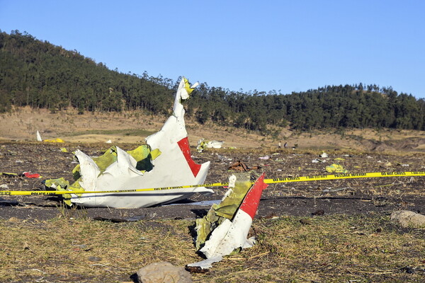 Πόρισμα Ethiopian Airlines: «Οι πιλότοι ακολούθησαν τις οδηγίες της Boeing αλλά δεν είχαν έλεγχο»