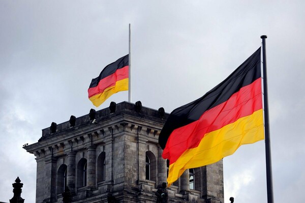 Δυσκολεύει η παρακολούθηση των εξτρεμιστικών οργανώσεων στην Γερμανία