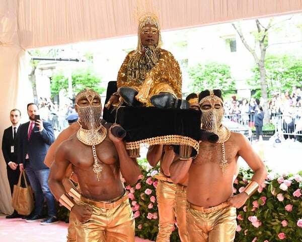 Met Gala 2019: Οι διάσημοι στο κόκκινο χαλί - Φέτος οι εμφανίσεις ήταν πιο εκκεντρικές από ποτέ